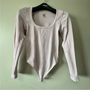 Aritzia x Sunday Best Ribbed Long Sleeve Bodysuit in Light Pink Size Large